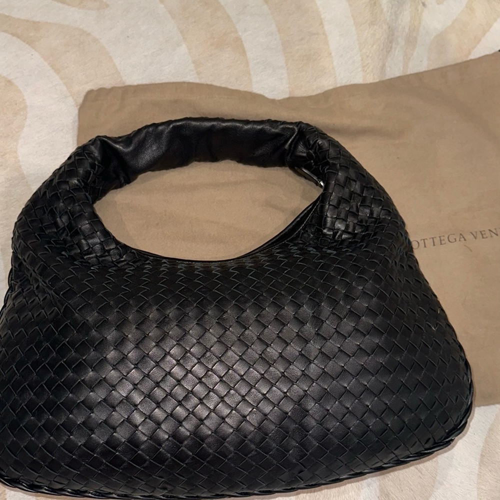 Bottega Veneta Intrecciato Hobo Handbag Medium